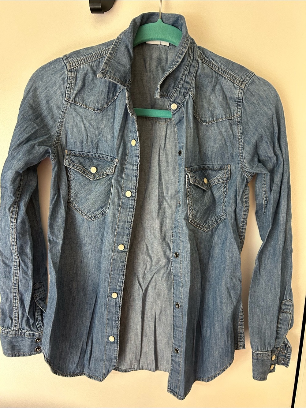 GAP Women's Light Blue Denim Western Shirt Jacket Pearl Snap Buttons- xs